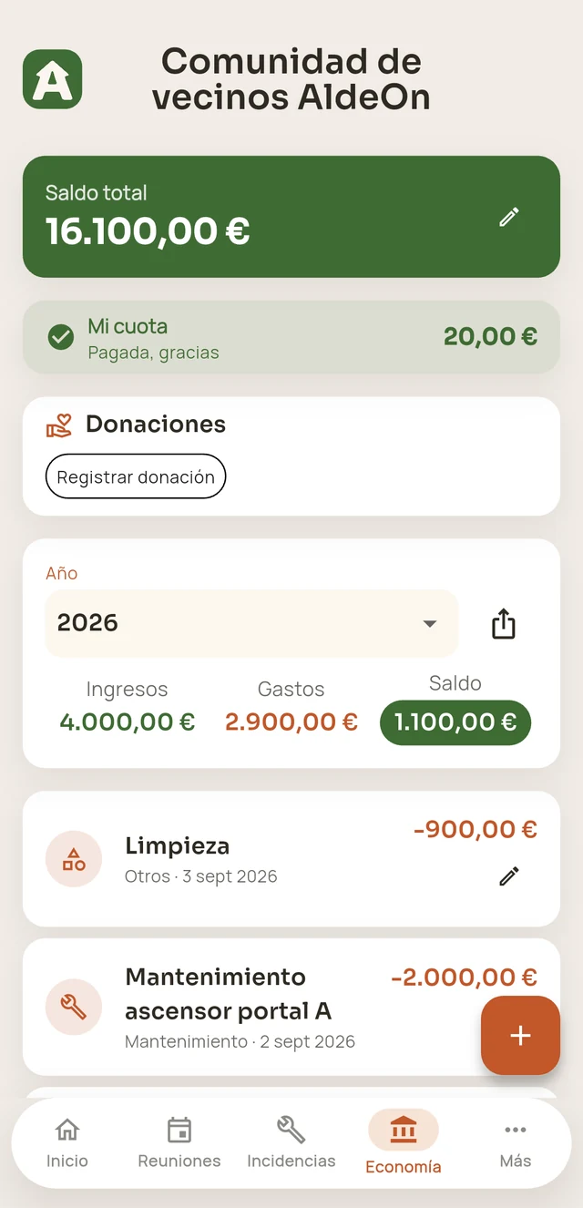Economía de la comunidad en la app AldeOn, con saldo, cuota, ingresos, gastos y movimientos claros